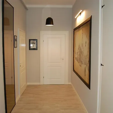Old Town Apartment *