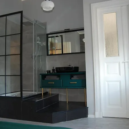 Old Town Apartment *